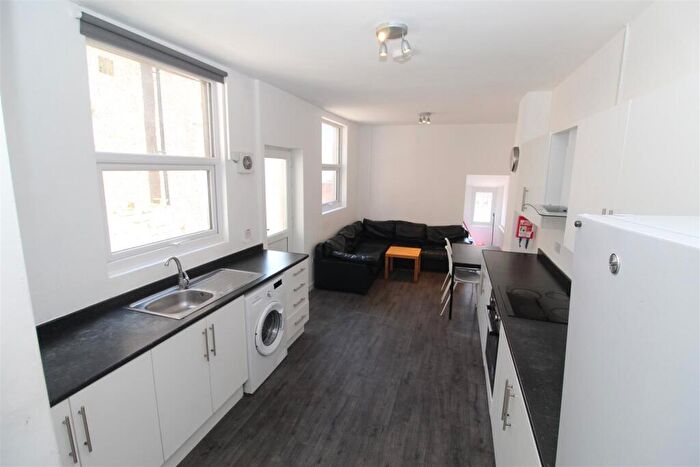 5 Bedroom Private Halls To Rent In Tewkesbury Street, Cathays, Cardiff, CF24