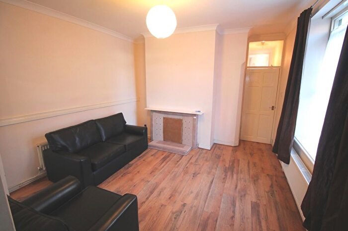 1 Bedroom Flat To Rent In Cathedral Road, Pontcanna, Cardiff, CF11