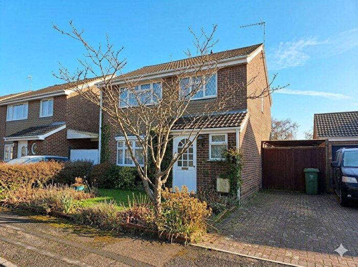 4 Bedroom Detached House For Sale In Thurne Close, Newport Pagnell, MK16