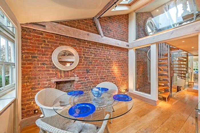 3 Bedroom Flat To Rent In Hyde Park Square, London, W2