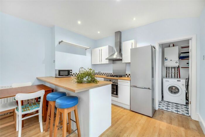 2 Bedroom Flat To Rent In Blegborough Road, London, SW16