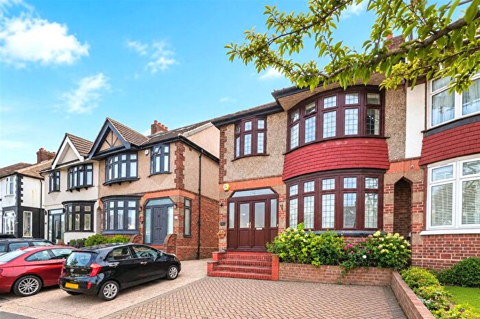 4 Bedroom Property To Rent In Herent Drive, Ilford, IG5
