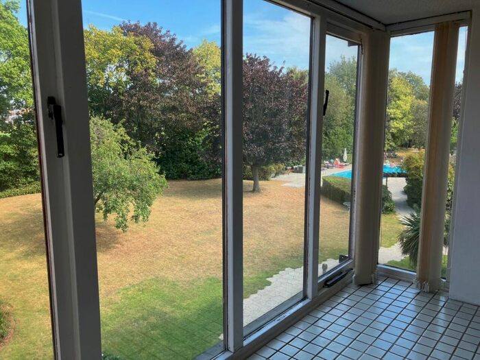 1 Bedroom Flat To Rent In Andace Park Gardens, Widmore Road, Bromley, Kent, BR1