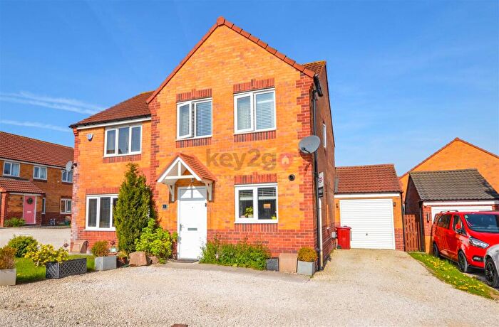3 Bedroom Semi-Detached House For Sale In Mizzen Road, Clowne, Chesterfield, S43