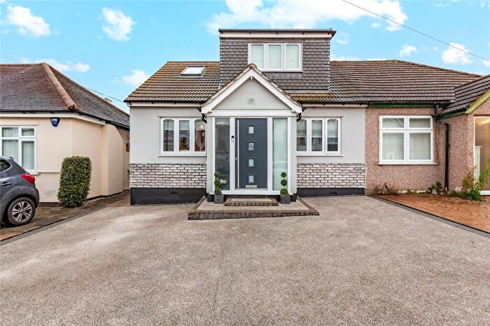 3 Bedroom Bungalow For Sale In Burnway, Hornchurch, RM11