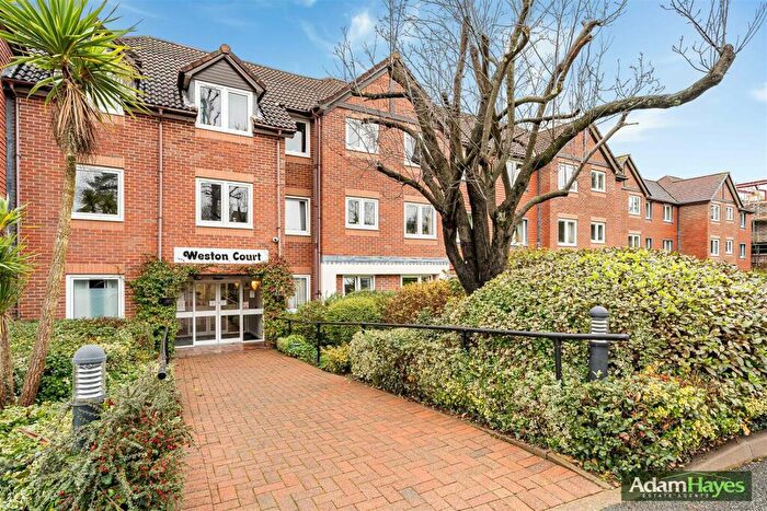 1 Bedroom Retirement Property For Sale In Farnham Close, Whetstone, N20