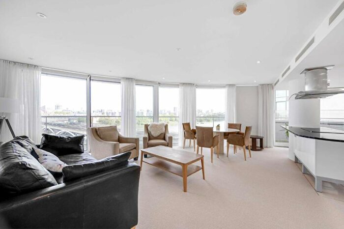 2 Bedroom Flat To Rent In Queenstown Road, Battersea, SW11