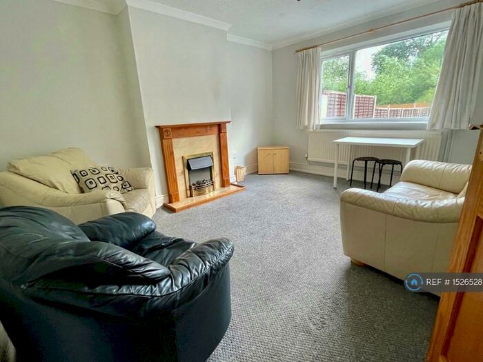 4 Bedroom Semi-Detached House To Rent In Alan Moss Road, Loughborough, LE11