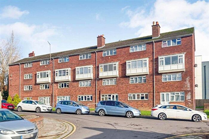 2 Bedroom Flat For Sale In Salthouse Lane, Yeovil, BA20