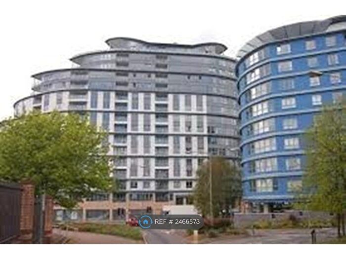 2 Bedroom Flat To Rent In Station Approach, GU22