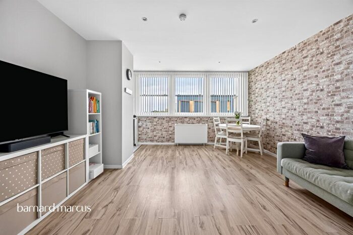 2 Bedroom Flat For Sale In Whitehorse Road, Croydon, CR0