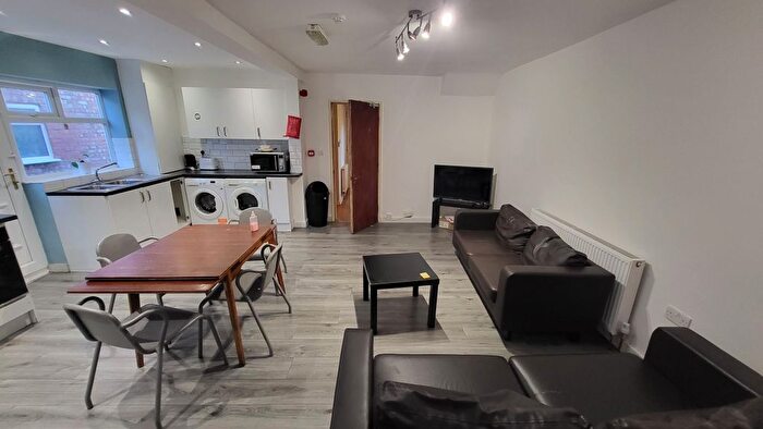 7 Bedroom Semi-Detached House To Rent In Derby Road, Manchester, M14