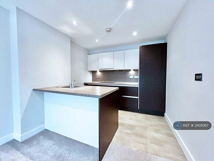2 Bedroom Flat To Rent In George Street, Prestwich, Manchester, M25