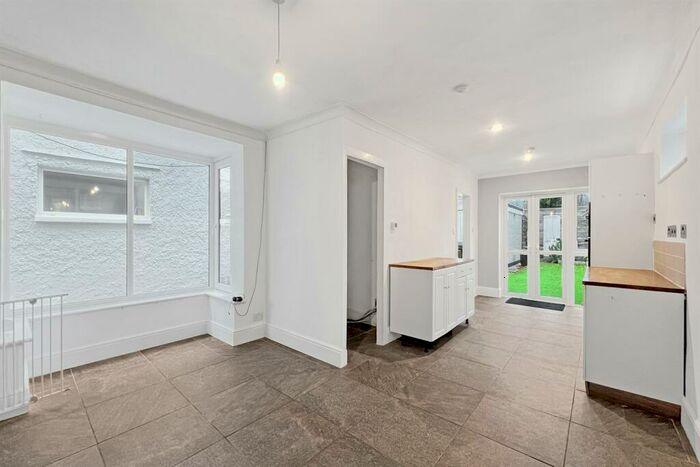 3 Bedroom Detached House To Rent In Bedroom Detached House In Bosham, PO18