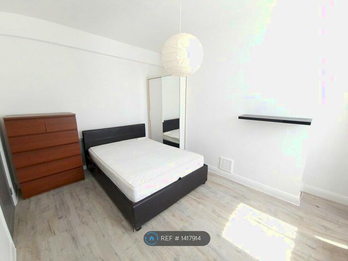 Studio To Rent In Bell Lane, London, NW4