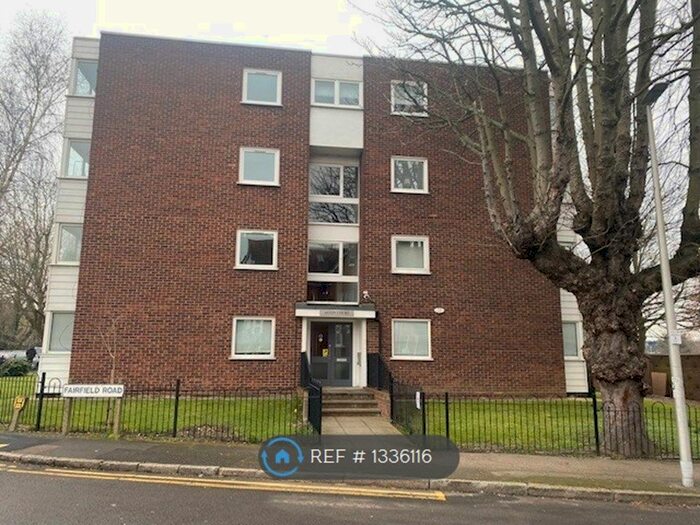 2 Bedroom Maisonette To Rent In Aston Court, Woodford Green, IG8