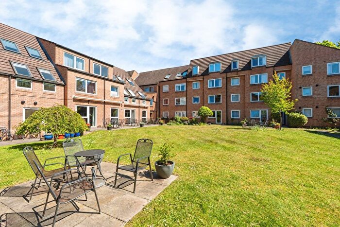 1 Bedroom Flat For Sale In Homebeech House Phase Ii, Woking, GU22