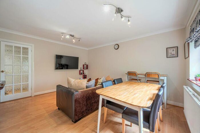 2 Bedroom Flat To Rent In Henry Road, Barnet, EN4