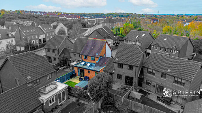 4 Bedroom Semi-Detached House For Sale In Daniel Close, Chafford Hundred, Grays, RM16