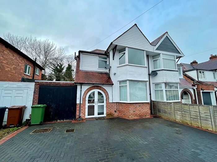 3 Bedroom Semi-Detached House To Rent In Castle Lane, Solihull, B92