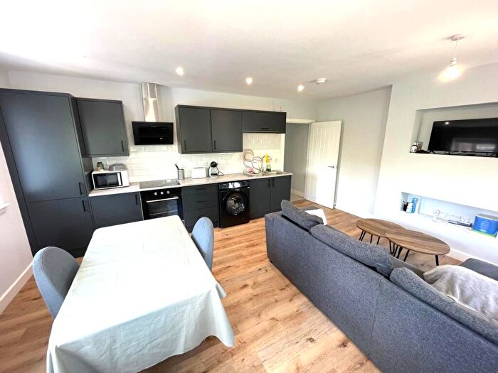 2 Bedroom Flat To Rent In Westgate, Wakefield, WF1