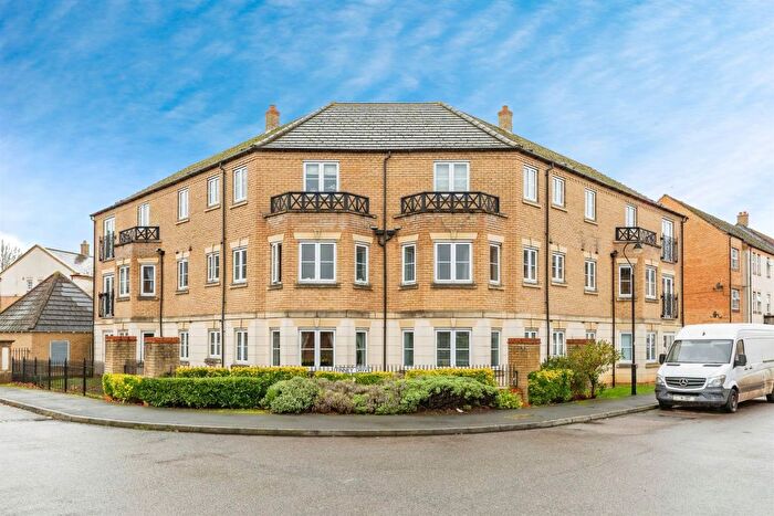 2 Bedroom Flat For Sale In Dainty Grove, Grange Park, Northampton, NN4