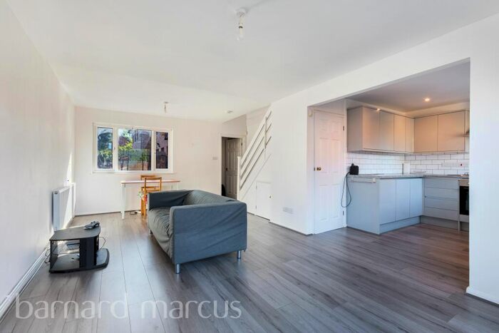 2 Bedroom End Of Terrace House To Rent In Eyebright Close, Croydon, CR0