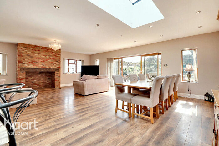 5 Bedroom Detached House For Sale In South Avenue, Basildon, SS16