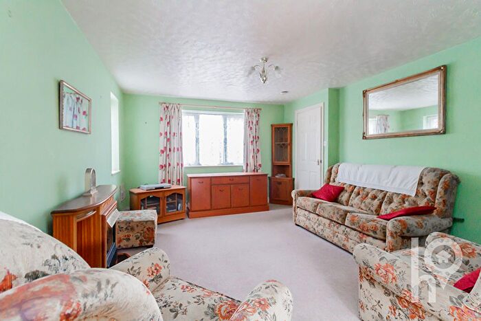 3 Bedroom Semi-Detached House For Sale In Sunnyside Avenue, Minster, ME12