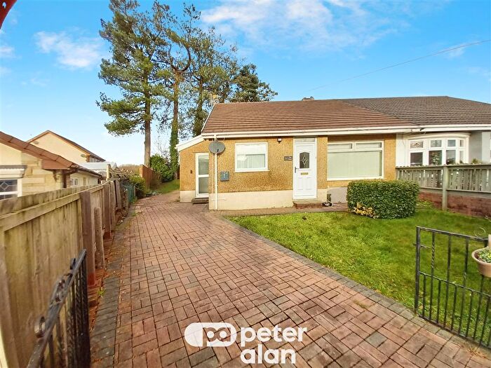 3 Bedroom Bungalow To Rent In Garth Grove, Hirwaun, Aberdare, CF44