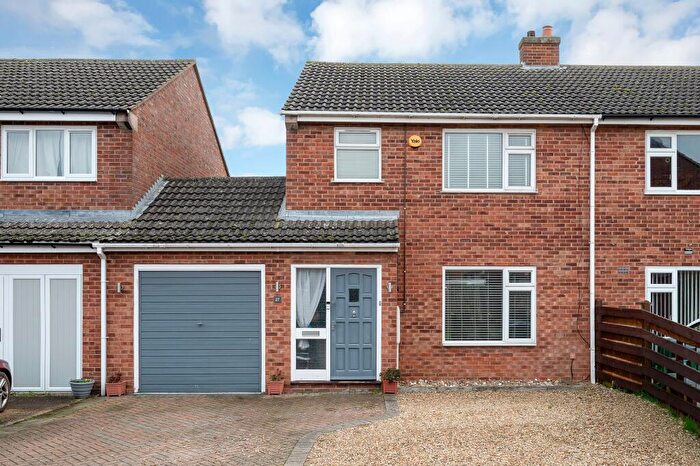 3 Bedroom Semi Detached House For Sale In Moray Close, Stamford, PE9