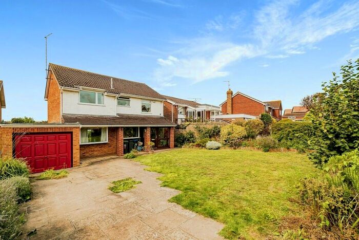 3 Bedroom Detached House For Sale In The Paddock, Shoreham-By-Sea, BN43