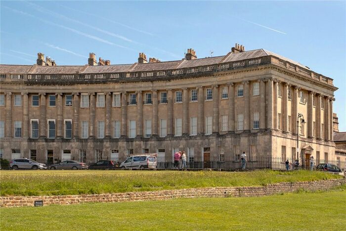 2 Bedroom Flat To Rent In Royal Crescent, Bath, Somerset, BA1
