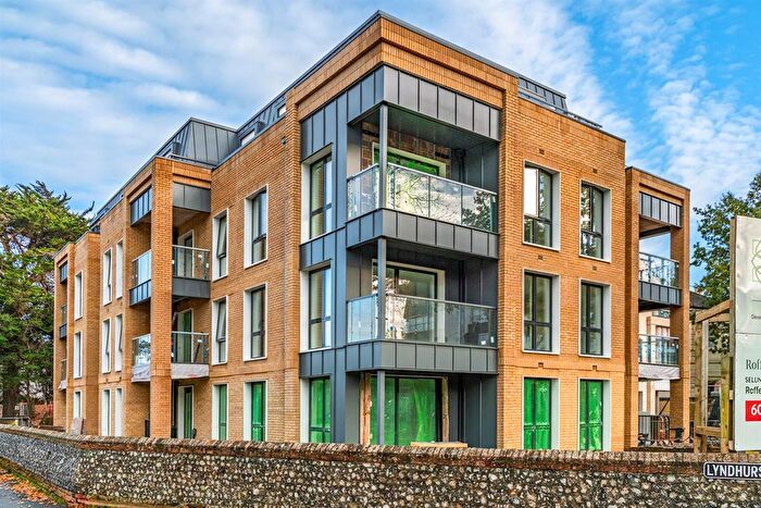 2 Bedroom Flat For Sale In Lindfield Place, Worthing, BN11