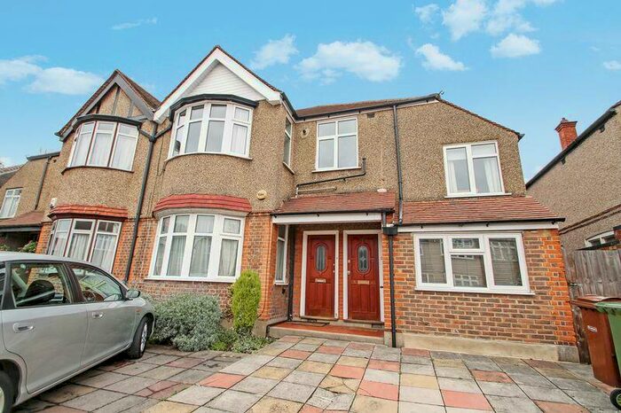 2 Bedroom Maisonette To Rent In Kingsfield Avenue, Harrow, HA2
