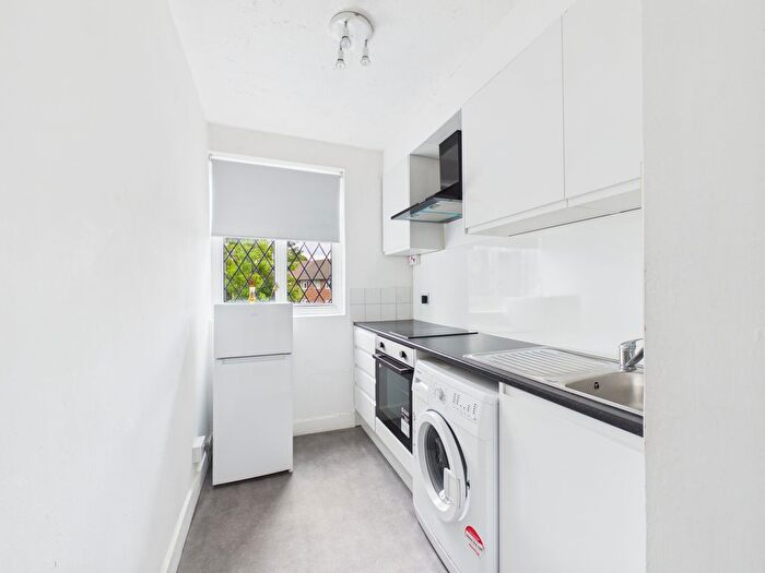 1 Bedroom Flat To Rent In The Parade, Bourne End, Buckinghamshire, SL8