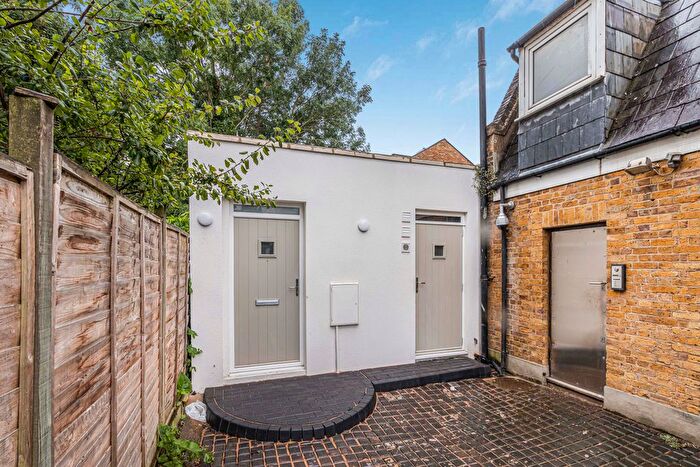 2 Bedroom Bungalow To Rent In Graeme Road, Enfield, EN1