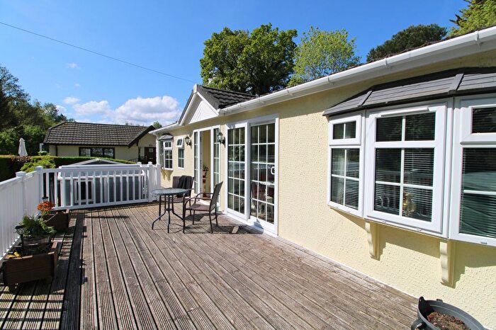 2 Bedroom Mobile/park Home For Sale In Bryn Gynog Park, Hendre Road, Conwy, LL32