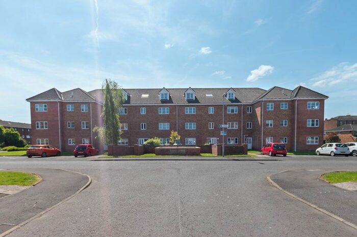 2 Bedroom Flat To Rent In Tullis Gardens, Bridegton, Scotland, G40