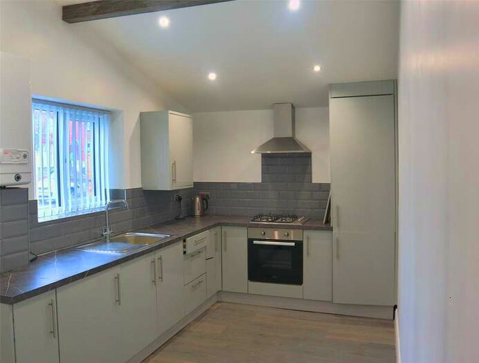 2 Bedroom Apartment To Rent In Bromley Road, Birkby, Huddersfield, HD2