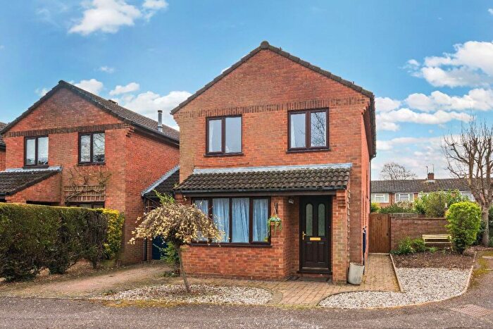 4 Bedroom Detached House For Sale In Whittingstall Avenue, Bedford, MK42