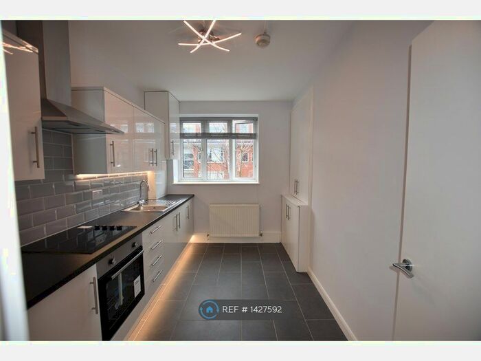 2 Bedroom Flat To Rent In Tudor House, London, E9