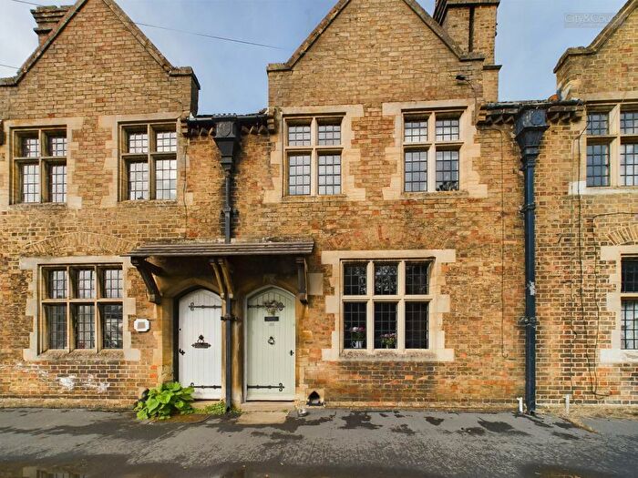 2 Bedroom Cottage For Sale In Wisbech Road, Thorney, Peterborough, PE6