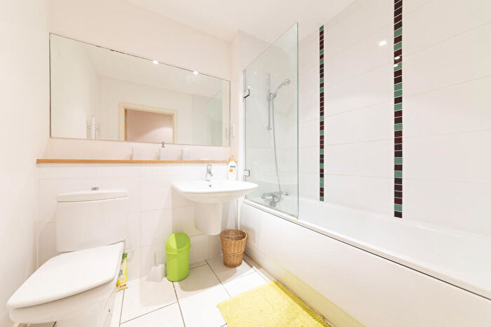 2 Bedroom Apartment To Rent In Northpoint Square, London, NW1