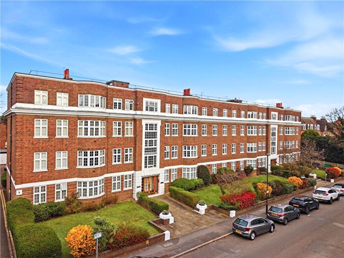 3 Bedroom Flat For Sale In Wimbledon Close, The Downs, SW20