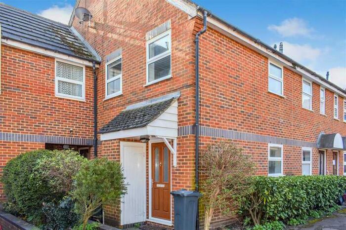 1 Bedroom End Of Terrace House To Rent In Manor Vale, Brentford, TW8