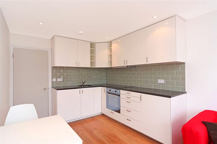 1 Bedroom Flat To Rent In Percy Road, Shepherds Bush, London, W12