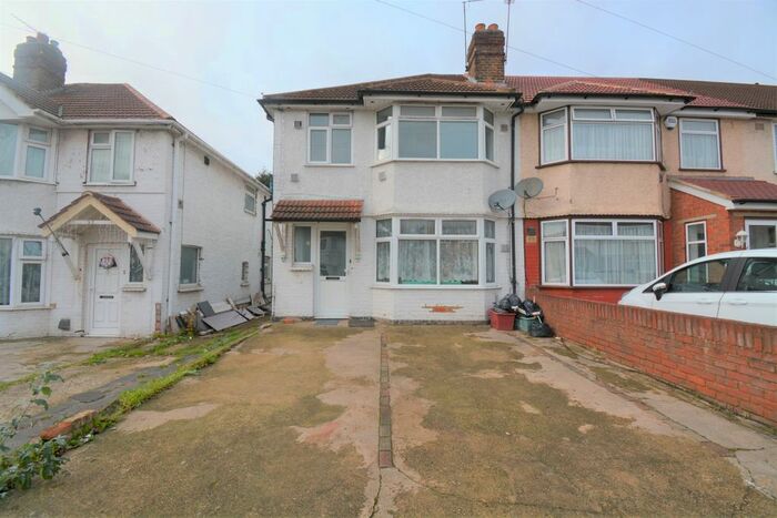 3 Bedroom End Of Terrace House To Rent In Ash Grove, Heston, Hounslow TW5