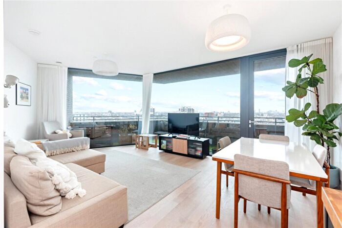 2 Bedroom Apartment To Rent In Penn Street, London, N1