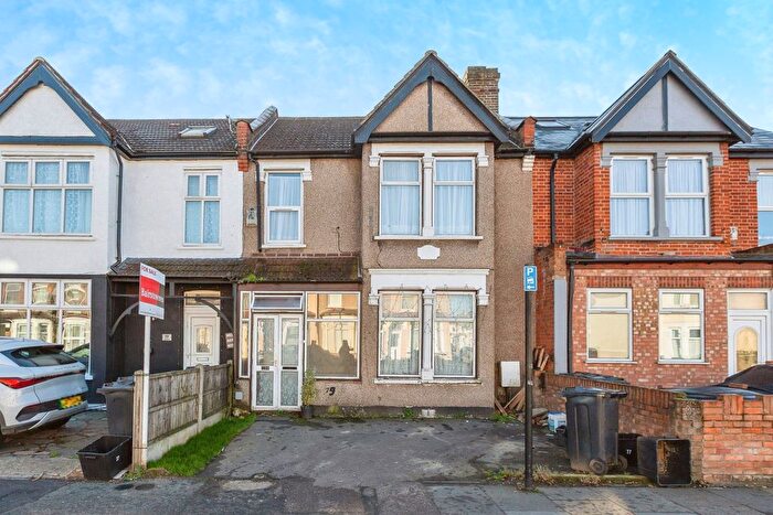 3 Bedroom Terraced House For Sale In Meads Lane, Ilford, Essex, IG3